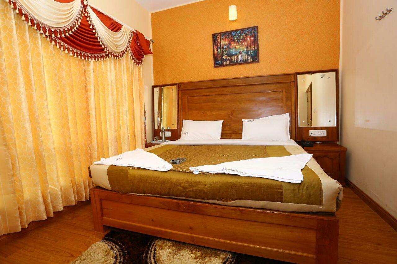 Mmr Grand Inn Уті Екстер'єр фото